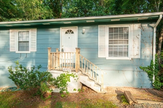 Charming 3-Bedroom, 2-Bathroom Duplex in Chapel Hill – Available Now!