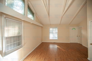 Charming 3-Bedroom, 2-Bathroom Duplex in Chapel Hill – Available Now!