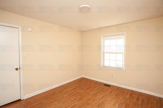Charming 3-Bedroom, 2-Bathroom Duplex in Chapel Hill – Available Now!