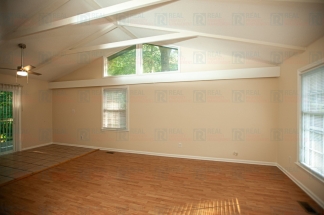Charming 3-Bedroom, 2-Bathroom Duplex in Chapel Hill – Available Now!