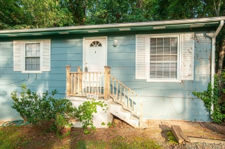 Charming 3-Bedroom, 2-Bathroom Duplex in Chapel Hill – Available Now!