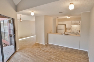Spacious 2 bed/1.5 bath Duplex in NE San Antonio!