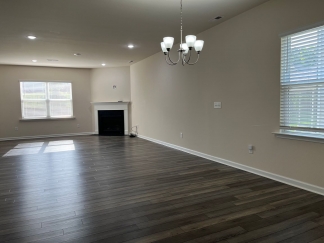 AMAZING LOCATION, Fantastic 4 Bed Home, Internet Included, Available Now!