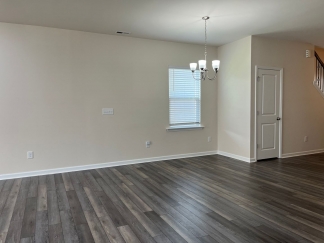 AMAZING LOCATION, Fantastic 4 Bed Home, Internet Included, Available Now!