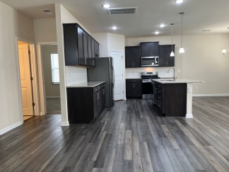 AMAZING LOCATION, Fantastic 4 Bed Home, Internet Included, Available Now!