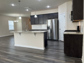 AMAZING LOCATION, Fantastic 4 Bed Home, Internet Included, Available Now!