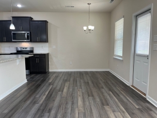 AMAZING LOCATION, Fantastic 4 Bed Home, Internet Included, Available Now!