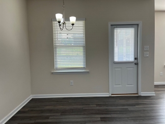 AMAZING LOCATION, Fantastic 4 Bed Home, Internet Included, Available Now!