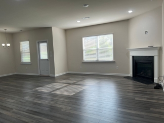 AMAZING LOCATION, Fantastic 4 Bed Home, Internet Included, Available Now!