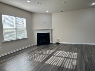 AMAZING LOCATION, Fantastic 4 Bed Home, Internet Included, Available Now!