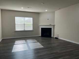 AMAZING LOCATION, Fantastic 4 Bed Home, Internet Included, Available Now!