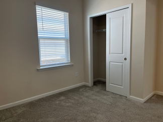 AMAZING LOCATION, Fantastic 4 Bed Home, Internet Included, Available Now!