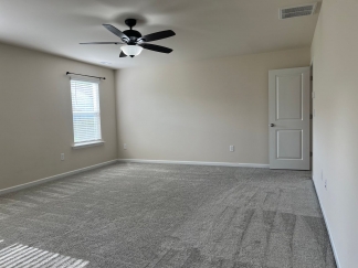 AMAZING LOCATION, Fantastic 4 Bed Home, Internet Included, Available Now!