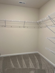 AMAZING LOCATION, Fantastic 4 Bed Home, Internet Included, Available Now!