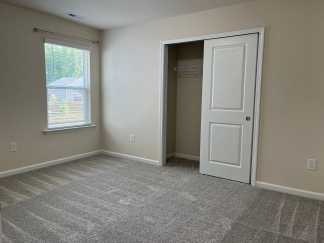 AMAZING LOCATION, Fantastic 4 Bed Home, Internet Included, Available Now!