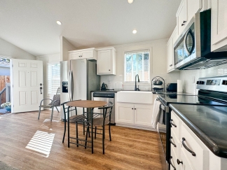 Private Newly Built ADU Moments From Downtown Los Gatos!