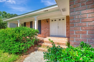 Renovated Cul-de-Sac Gem with Large Yard