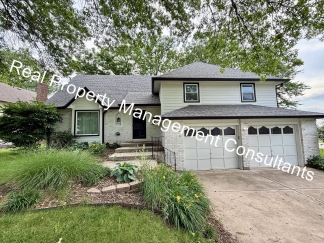 Spacious 4 Bedroom Home in Shawnee Mission!