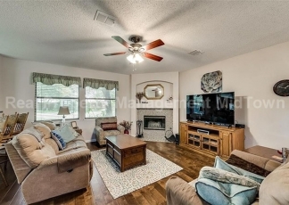 Spacious, Freshly Updated Family Home in Prime Mansfield Location!