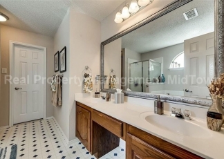 Spacious, Freshly Updated Family Home in Prime Mansfield Location!