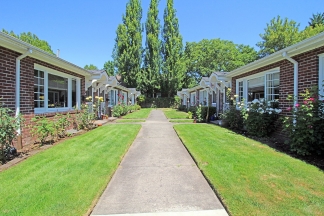 Charming Studio-style 1 Bed Bricker in Desirable Irvington Area