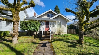 Adorable 3+ Bedroom Roseway/Rose City Park Bungalow!