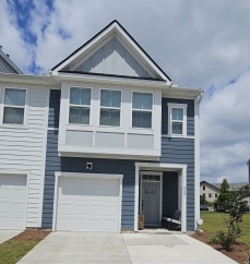 Bright & Stylish 3-Bedroom End-Unit Townhome