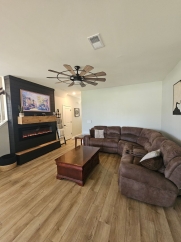 Bright & Stylish 3-Bedroom End-Unit Townhome