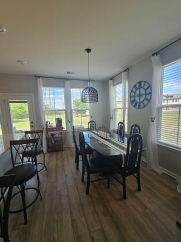 Bright & Stylish 3-Bedroom End-Unit Townhome