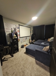 Bright & Stylish 3-Bedroom End-Unit Townhome