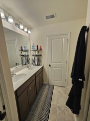 Bright & Stylish 3-Bedroom End-Unit Townhome