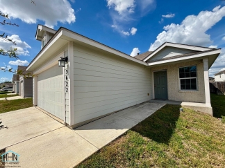 Live in Luxury in this beautiful 3bed/2bath single story home near Randolph & Ft. Sam!