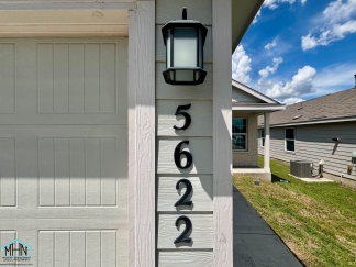 Live in Luxury in this beautiful 3bed/2bath single story home near Randolph & Ft. Sam!