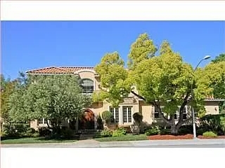 Elegant 5-Bedroom Oasis with 4 Luxurious Baths in Prime Palo Alto Location!