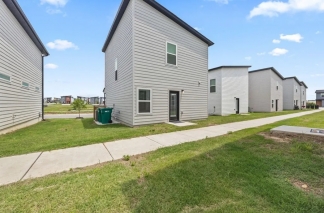 BEAUTIFUL 3 Bedroom 2.5 Bath 2-story home located in Bentonville!!!!