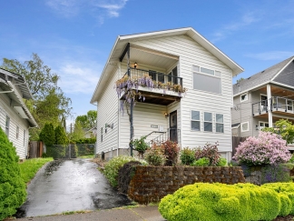 3 Bed/3 Bath Cathedral Park Charmer with Great Updates & Sauna!