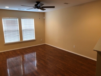 Move in Ready Town House in Charleston Park!