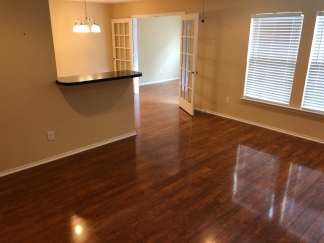 Move in Ready Town House in Charleston Park!
