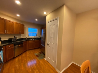 Move in Ready Town House in Charleston Park!