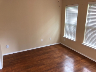 Move in Ready Town House in Charleston Park!