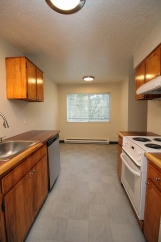 Fabulous & Freshly Updated 2 Bedroom + bonus room with Parking  – Blocks to OHSU!