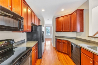Spacious townhouse in Tranquil Hill Plantation!