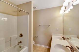 Spacious townhouse in Tranquil Hill Plantation!