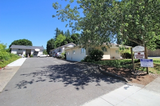 Welcome Home to McKenzie Court Apts – Spacious, Vaulted Upper Floor 2 Bedroom