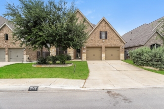 Spacious 4-Bedroom Retreat with 4 Bed /  3.5 Baths on Yearling Street, San Antonio!