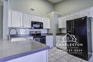 122 Robert Dr - Available 8/15