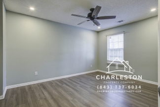 122 Robert Dr - Available 8/15