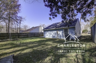122 Robert Dr - Available 8/15