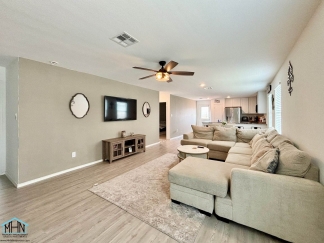 Welcome Home to this Charming 3-Bedroom 2-Bath Home in Southton Lake – A Modern Comfort on San Antonio’s South Side!