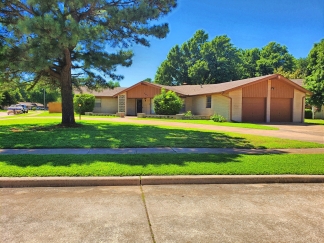 Fabulous Home on Huge Corner Lot with Circle Driveway!!!